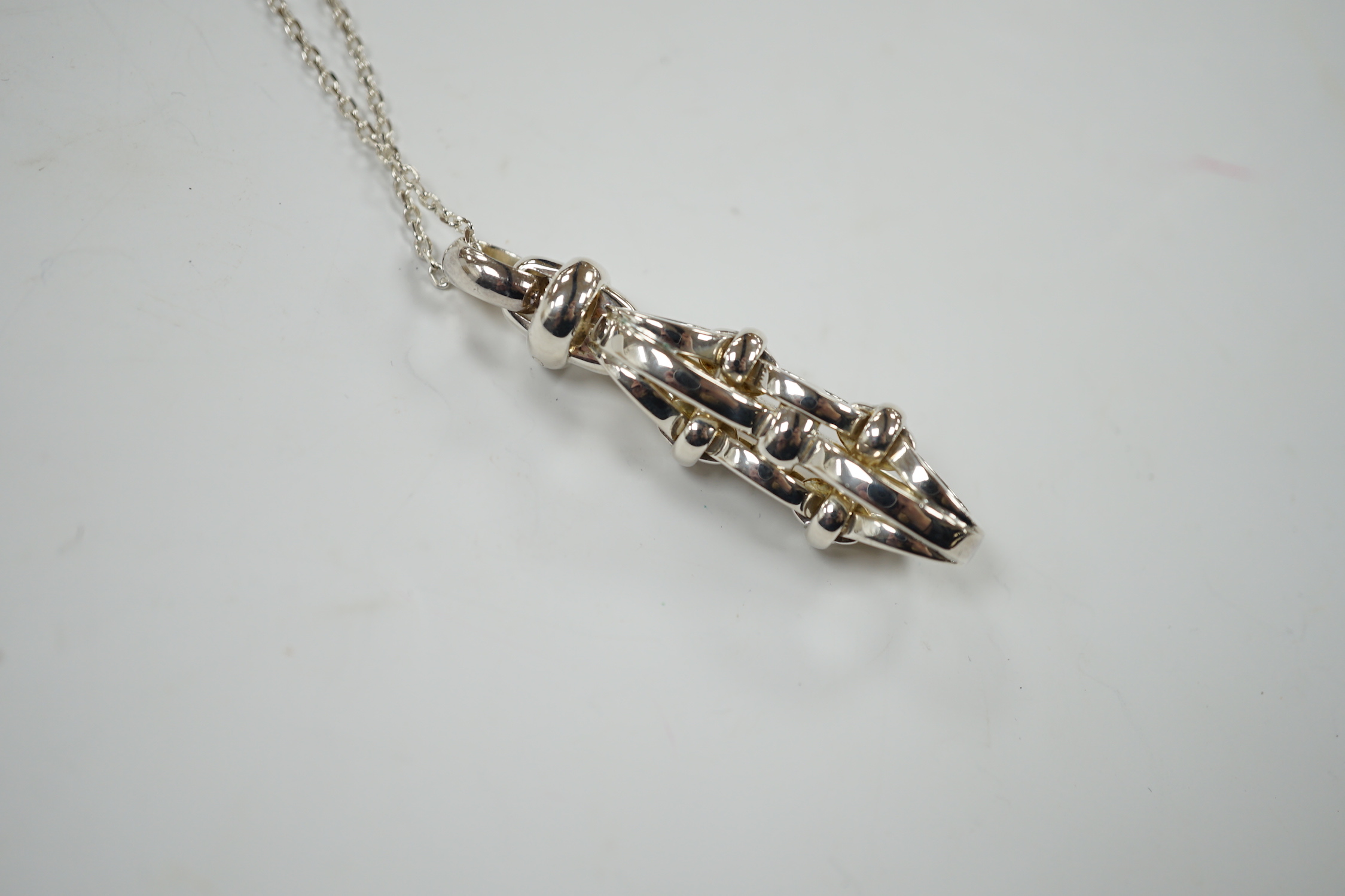 A modern Links of London silver oval link line pendant, 52mm, on a 925 fine link chain, 58cm, in Links of London box.